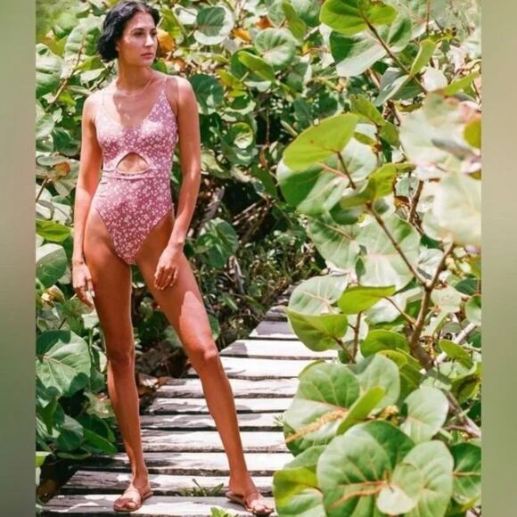 Andie Swim The Samoa Ditsy Floral Pink One Piece Swimsuit Size Small NWT $128 - Picture 1 of 6